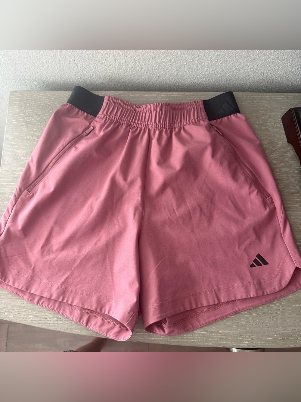 New Adidas Men’s Axis 5” Rose Woven 4.0 Shorts preloved Crimson Size S